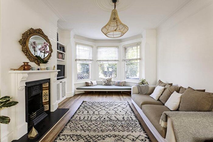 4 Bedroom House To Rent In Hamilton Road, Dollis Hill, NW10