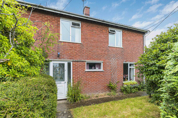 2 Bedroom Semi-Detached House For Sale In Rosehill Crescent, Twyford, MK18