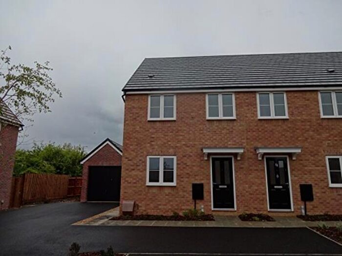 3 Bedroom End Of Terrace House To Rent In Carisbrooke Road, Rushden, NN10