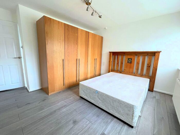 2 Bedroom Flat To Rent In Slade Close, West Bromwich, B71