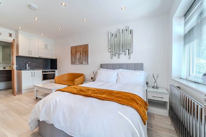 1 Bedroom Flat To Rent In Holland Gardens, Egham, TW20