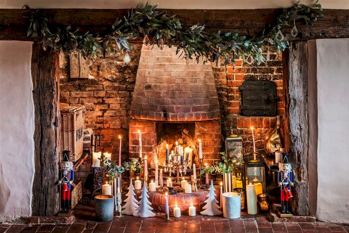 5 Bedroom Detached House For Sale In Godalming, Surrey, GU8