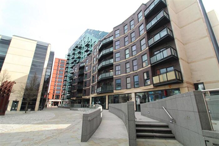 2 Bedroom Apartment To Rent In / Brewery Wharf, LS10