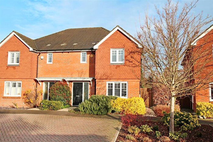 3 Bedroom Semi Detached House For Sale In River Walk, Fetcham, KT22