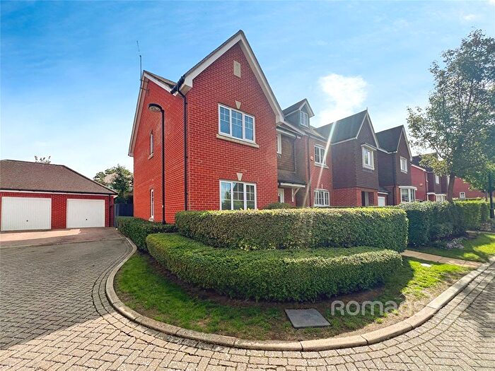 3 Bedroom Detached House For Sale In The Croft, Ash Green, Guildford, GU12