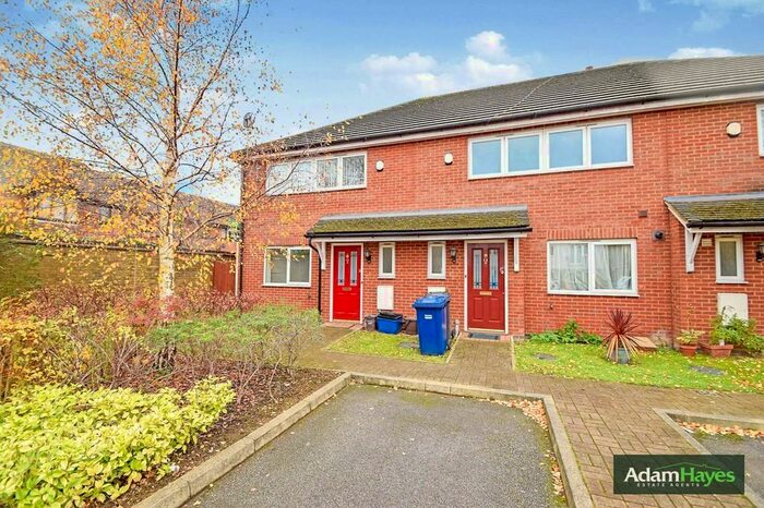 3 Bedroom End Of Terrace House To Rent In Juliana Close, East Finchley, N2