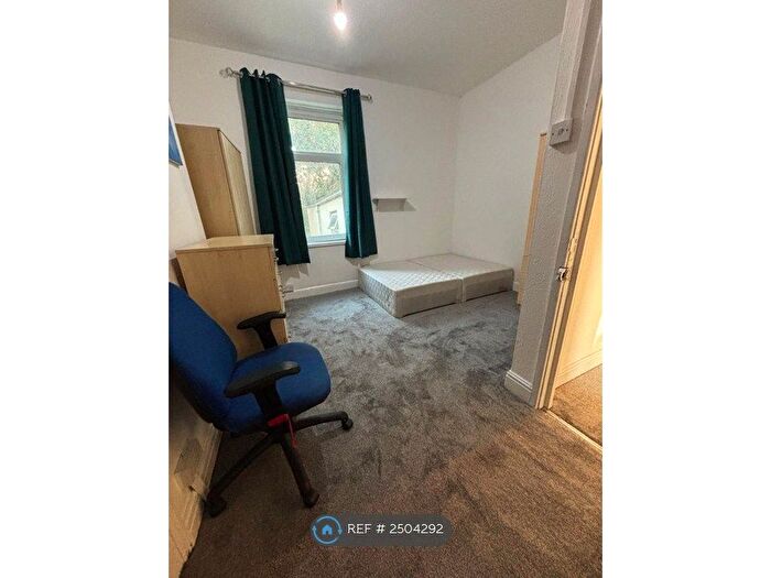 8 Bedroom Semi-Detached House To Rent In Richmond Road, Cardiff, CF24