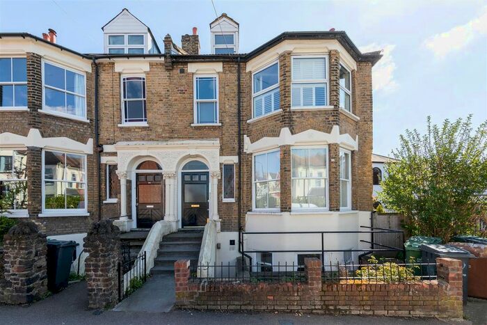 2 Bedroom Flat To Rent In Church Hill, London, E17