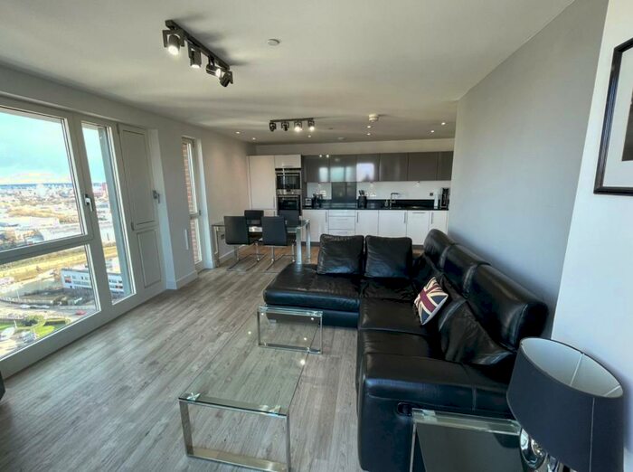 3 Bedroom Flat To Rent In Marner Point, Jefferson Plaza, Bromley By Bow, London, E3