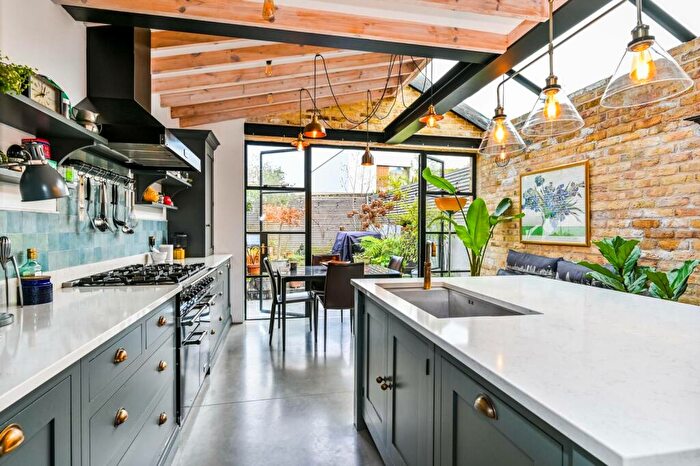 3 Bedroom House To Rent In Highbury Hill, Highbury, London, N5