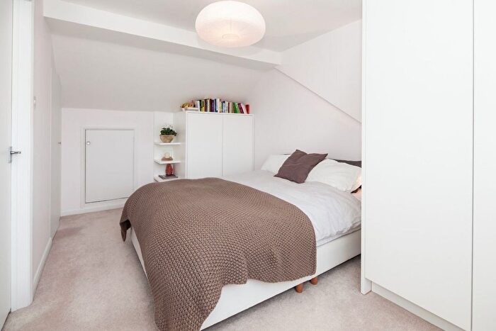 2 Bedroom Flat To Rent In Balfern Grove, London, W4