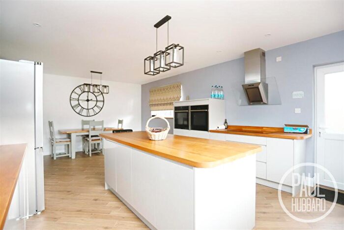 4 Bedroom Detached House For Sale In Yarmouth Road, Lowestoft, NR32