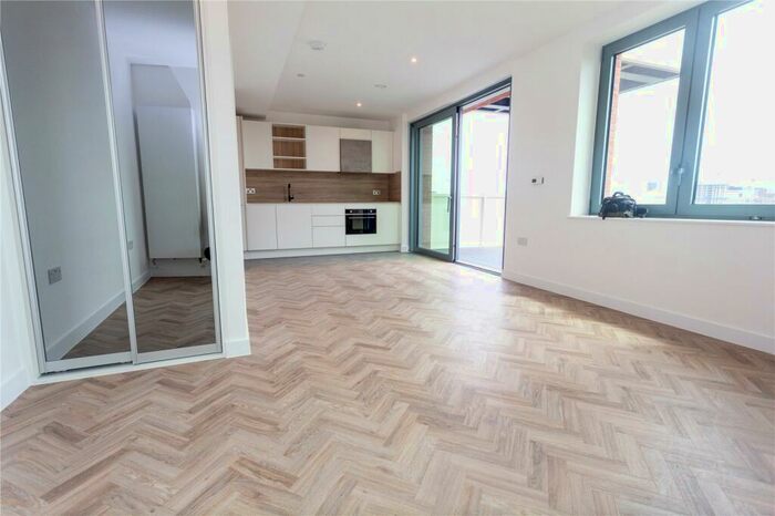 Apartment To Rent In Makers Yard, Gillender St, Bromley By Bow, London, E3