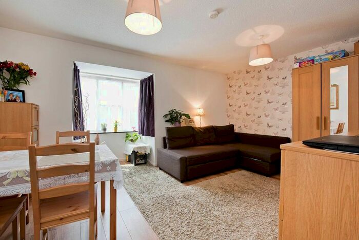 Studio To Rent In Violet Close, Hackbridge, Wallington, SM6