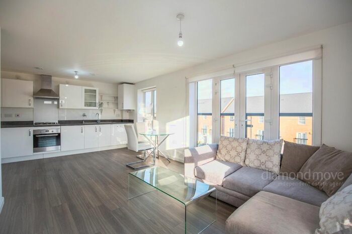 2 Bedroom Flat To Rent In Kenyon Way, Slough, SL3