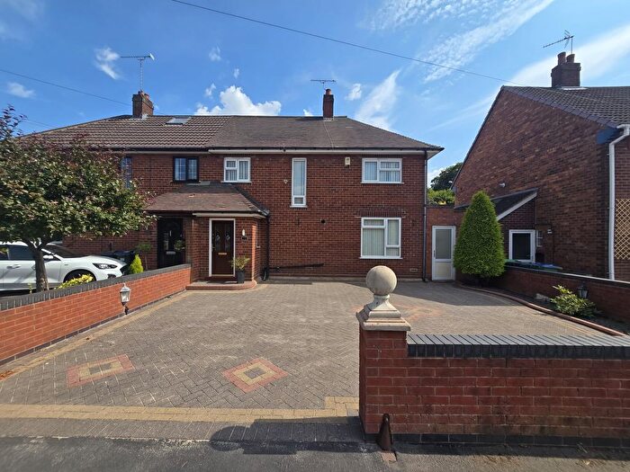3 Bedroom Semi-Detached House For Sale In Lime Road, Wednesbury, WS10