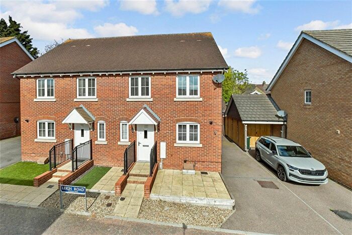 4 Bedroom Semi Detached House For Sale In Leigh Road, Sittingbourne, Kent, ME10