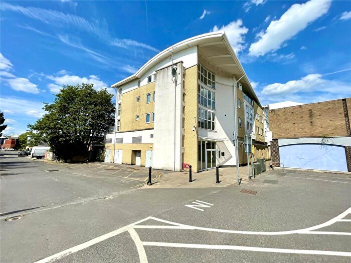 1 Bedroom Flat For Sale In Queensmead, Farnborough, Hampshire, GU14