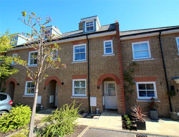 3 Bedroom Terraced House To Rent In New Manor Croft, Berkhamsted, Hertfordshire, HP4