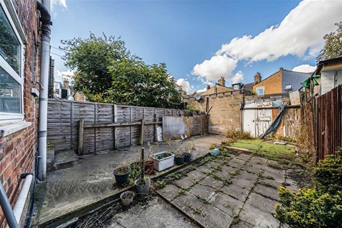 2 Bedroom Flat For Sale In Chapter Road, London, NW2