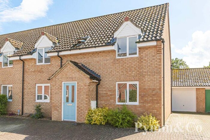 4 Bedroom Semi-Detached House For Sale In Camelia Close, Hethersett, NR9