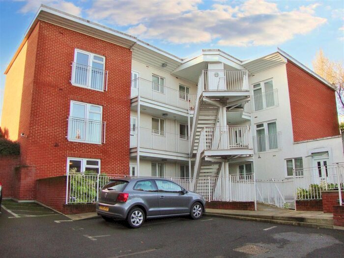1 Bedroom Flat To Rent In Walnut Tree Close, Guildford, GU1