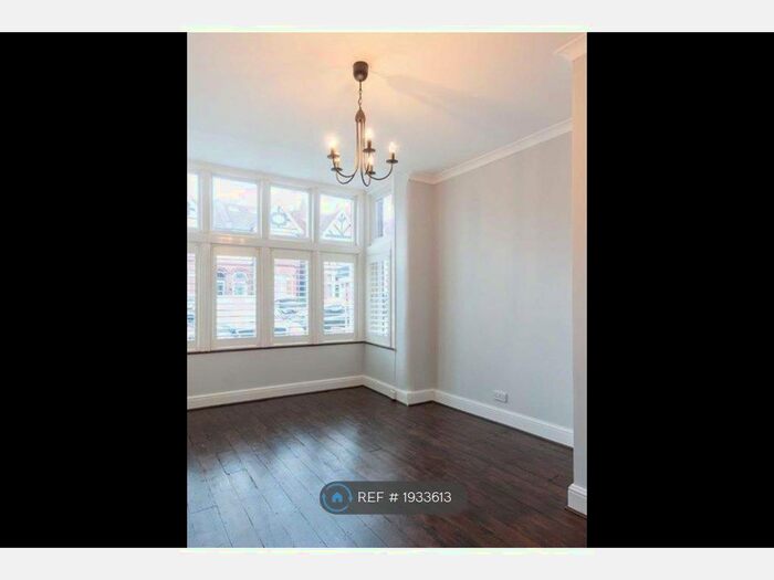 2 Bedroom Flat To Rent In Chatsworth Gardens, London, W3