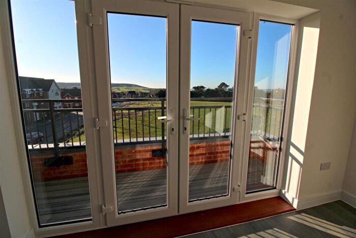 2 Bedroom Flat For Sale In Newlands Place, Seaford, BN25