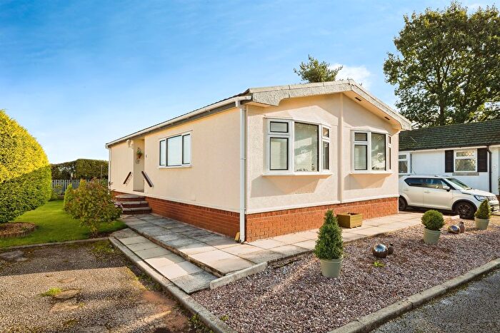 2 Bedroom Mobile/park Home For Sale In Delamere Road, Norley, Frodsham, WA6
