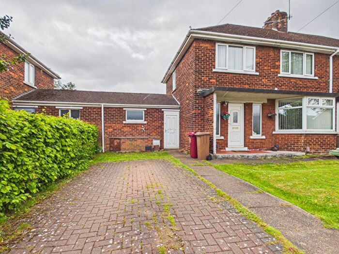 3 Bedroom Semi-Detached House For Sale In Peterborough Road, Scunthorpe, DN16