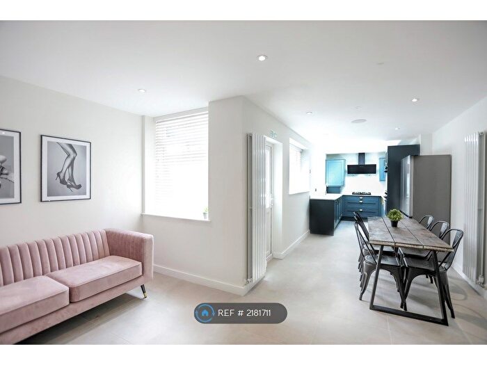 6 Bedroom Terraced House To Rent In Hannan Road, Liverpool, L6