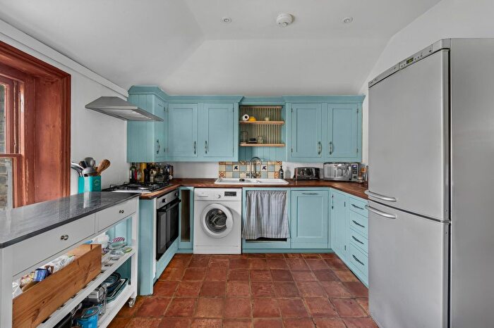 2 Bedroom Flat To Rent In Oakhill Road, East Putney, SW15