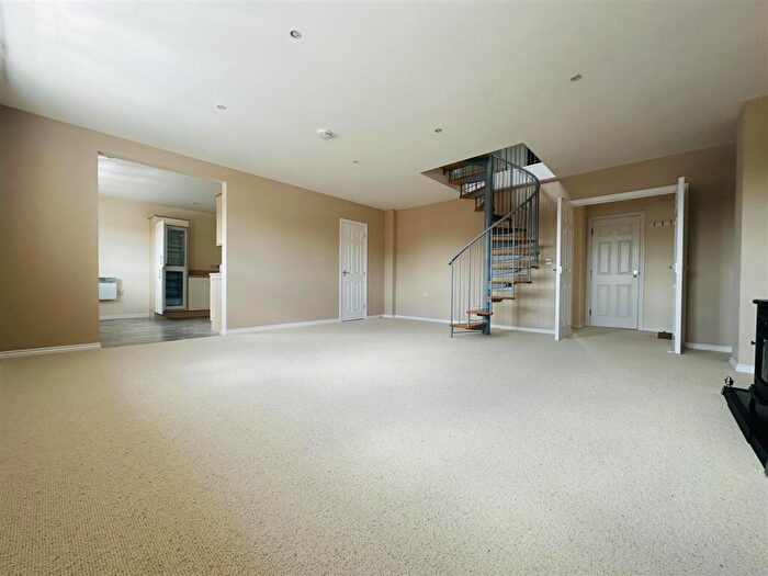 3 Bedroom Apartment To Rent In Peel Close, Verwood, BH31