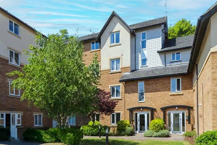 2 Bedroom Flat For Sale In High Street, Berkhamsted, Hertfordshire, HP4