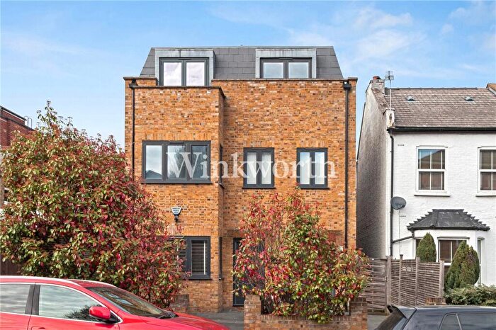 2 Bedroom Apartment For Sale In Clarence Road, London, N22
