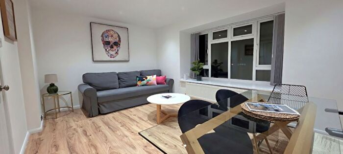 3 Bedroom Flat To Rent In Pitshanger, W5