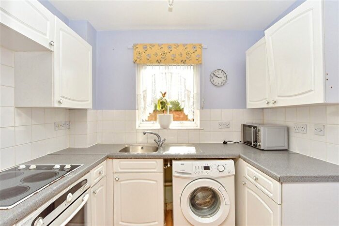 1 Bedroom Flat For Sale In West Lane, Sittingbourne, Kent, ME10