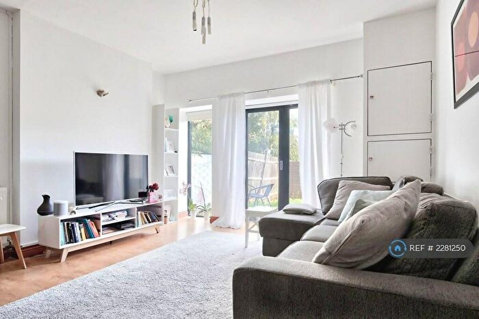 2 Bedroom Flat To Rent In Lewisham Way, London, SE4