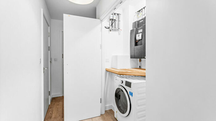 1 Bedroom Apartment For Sale In Kenavon Drive, Reading, RG1