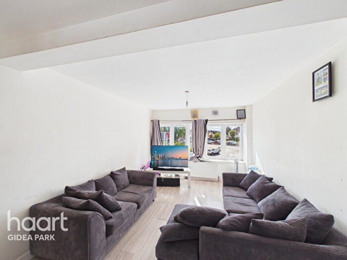 2 Bedroom Apartment For Sale In North Park Court, Parkside Avenue, Romford, RM1