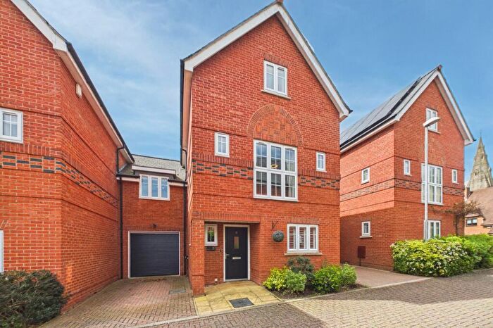 4 Bedroom Link Detached House To Rent In The Courtyard, Maidenhead, Berkshire, SL6