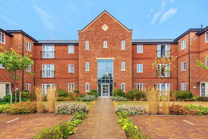 2 Bedroom Flat To Rent In Woodhurst Park, Warfield, RG42