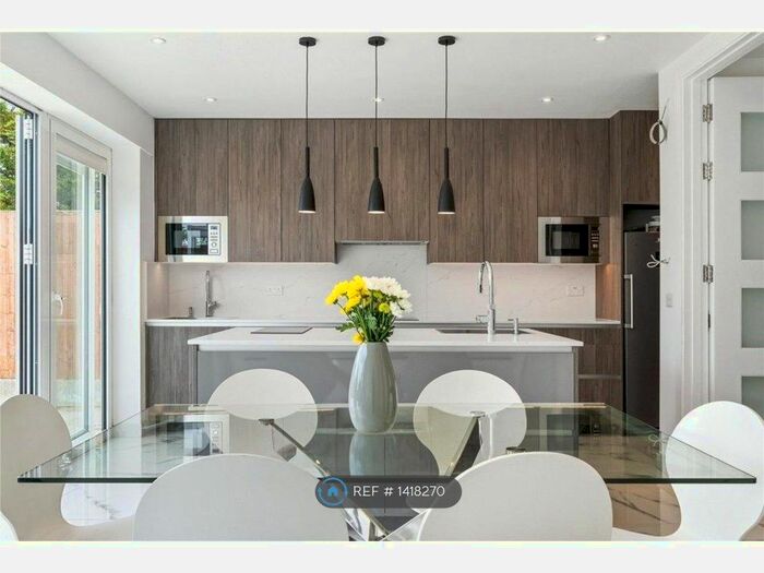 7 Bedroom Semi-Detached House To Rent In Warwick Avenue, Edgware, HA8