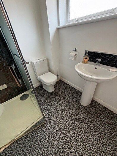 3 Bedroom Semi-Detached House To Rent In Turnpike Drive, LU3