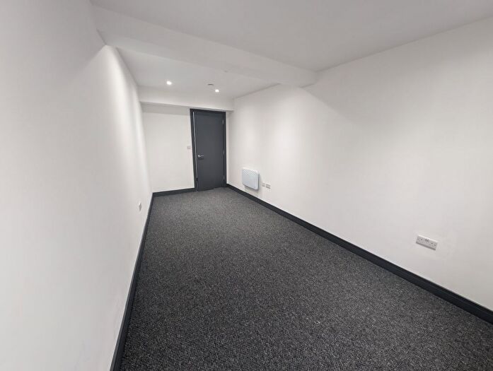 1 Bedroom Flat To Rent In Commercial Street, Mountain Ash, CF45