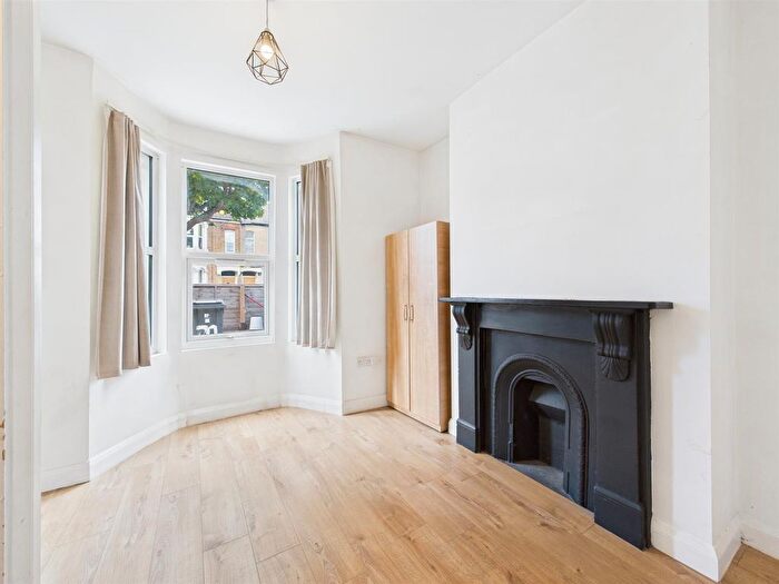 1 Bedroom Flat To Rent In Grove Park Road, London, N15