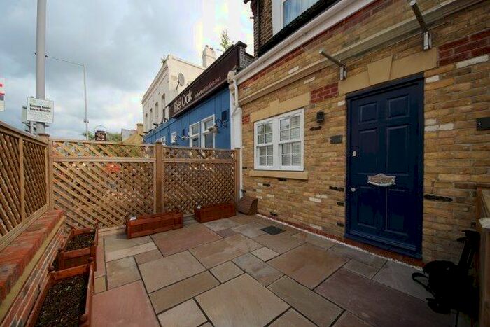 2 Bedroom Flat To Rent In Richmond Road, Kingston Upon Thames, KT2