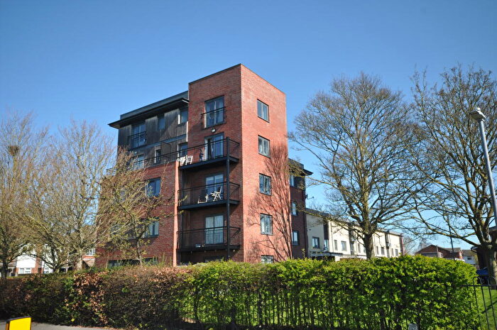 2 Bedroom Apartment For Sale In Arnhem Road, Chelmsford, Essex, CM1