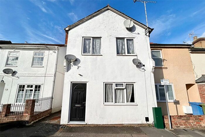1 Bedroom Maisonette For Sale In Elms Road, Aldershot, Hampshire, GU11