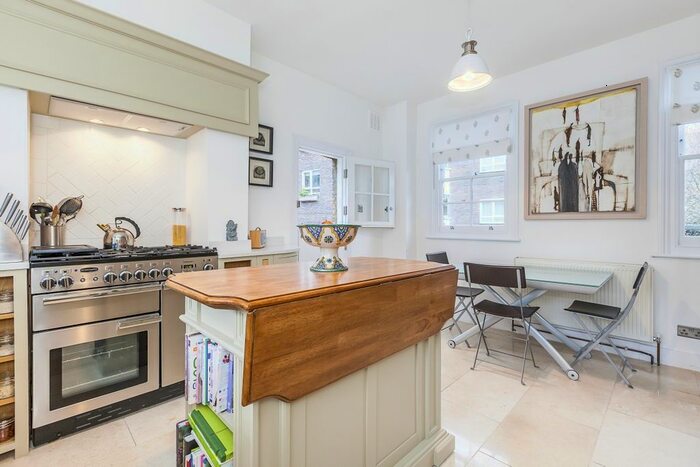 3 Bedroom Maisonette To Rent In Maidenstone Hill, London, SE10